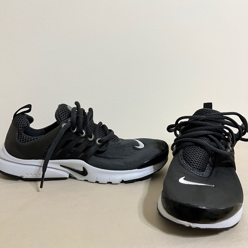 NIKE